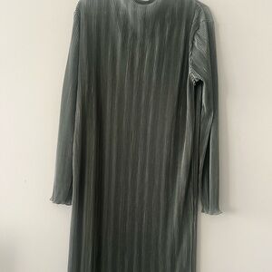 Elegant Green Pleated Dress